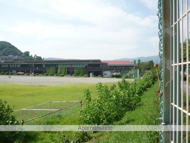 小学校　岡谷市小学校湊小学校（小学校）まで1868m