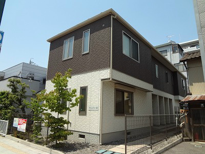 松本市中央のアパートの建物外観