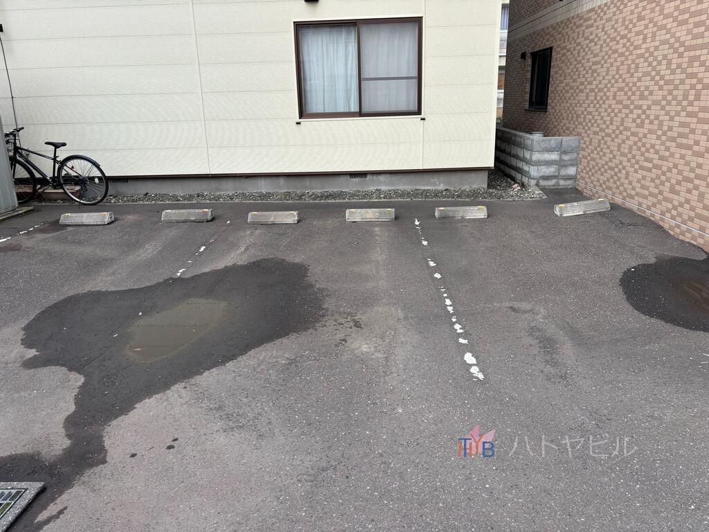 【札幌市西区二十四軒一条のマンションの駐車場】