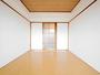 その他部屋・スペース　室内は明るい印象なので気持ちの良い朝を迎えられます