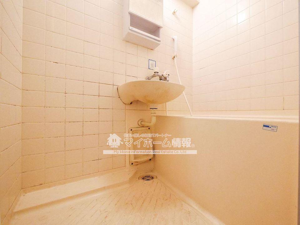 バス・シャワールーム　明るい色調のバスルーム！