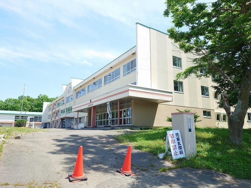 【ソレイユ鶴ヶ岱の小学校】