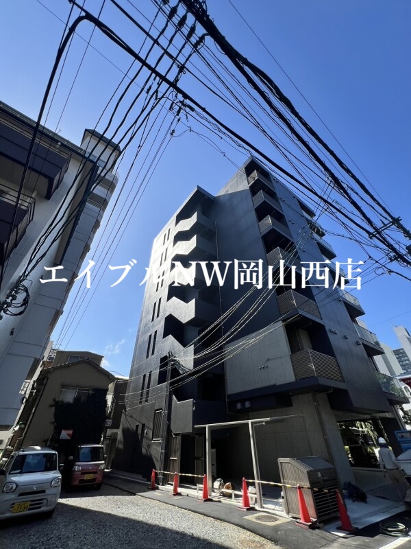 【岡山市北区田町のマンションの建物外観】