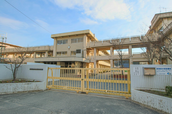 中学校　岡山市立操山中学校（中学校）まで886m