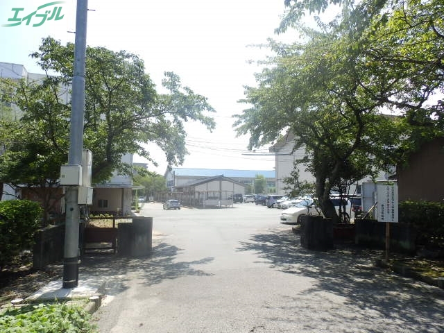 中学校　松阪市立鎌田中学校（中学校）まで1000m