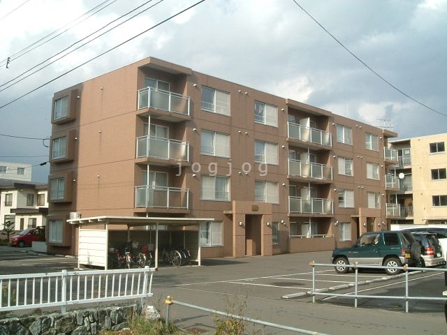 【札幌市北区新川二条のマンションの建物外観】