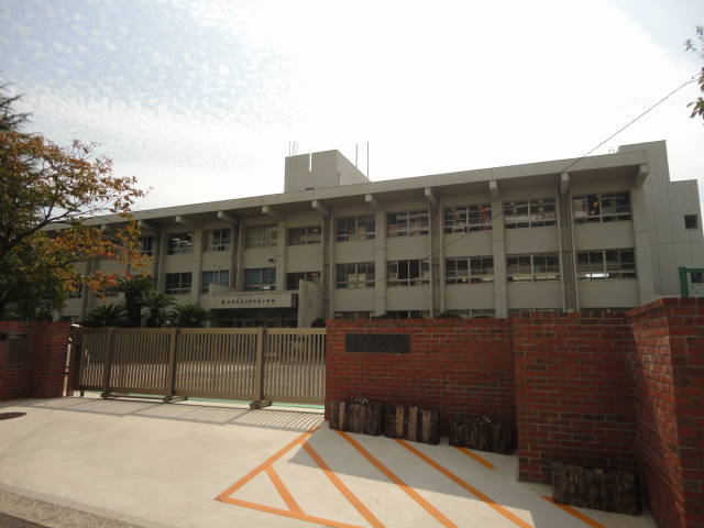 小学校　広島市立五日市東小学校（小学校）まで605m