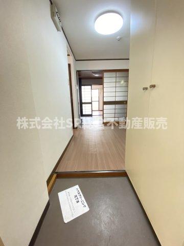 シャトー六万寺の玄関写真