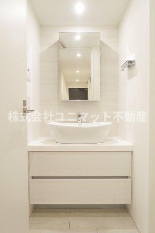 【港区海岸のマンションの洗面設備】