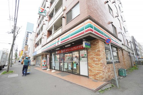 【札幌市中央区南五条西のマンションのコンビニ】