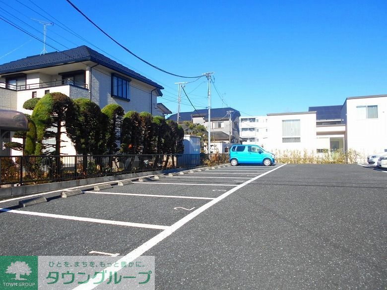 【松戸市小金原のアパートの駐車場】