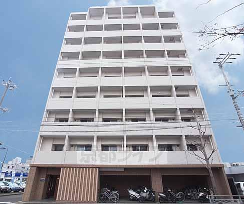 京都市右京区西院東貝川町のマンションの建物外観