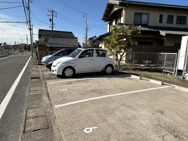 【ハイツオガワの駐車場】