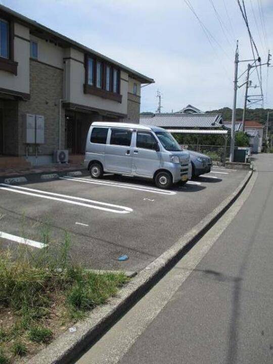 【コンフォート麻生の駐車場】