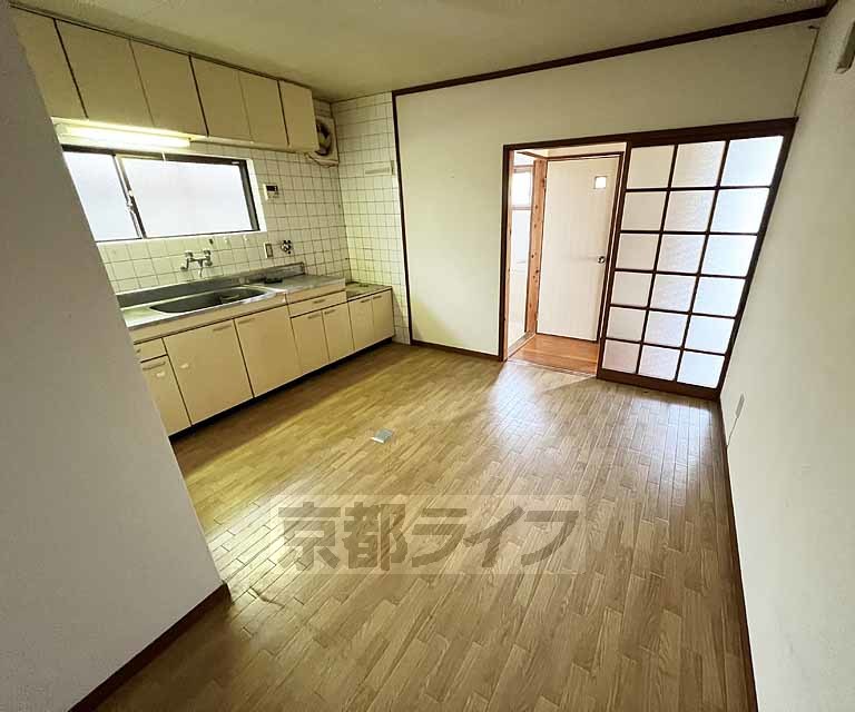 居室・リビング　落ち着いた雰囲気のお部屋です