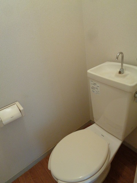 ＪＲ中央線 岡谷駅 徒歩24分 2階建 築34年のトイレ写真
