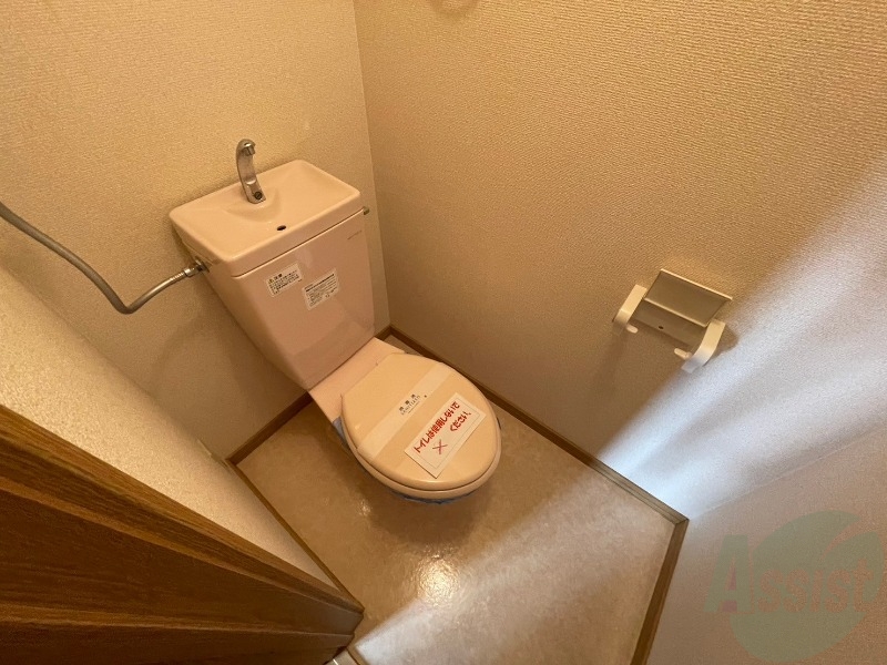 トイレ　こちらはトイレです。清潔感があり、安心して使用できます。