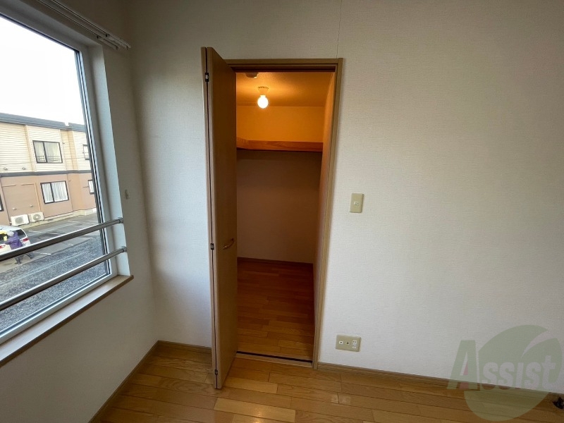 収納　寝室の収納です。部屋がすっきり片付きます。