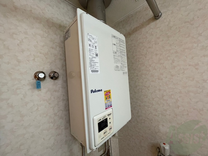 その他設備　給湯器は簡単操作で温度調整ができますよ。