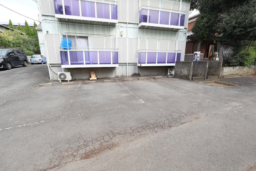 駐車場　舗装駐車場