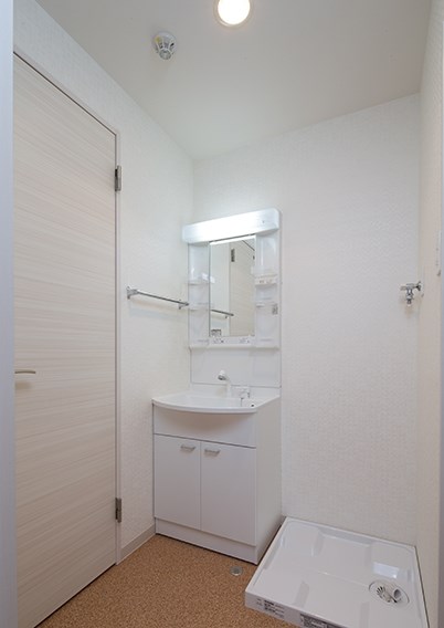 洗面設備　お写真を準備中の為、別号室の写真をご参考下さい。