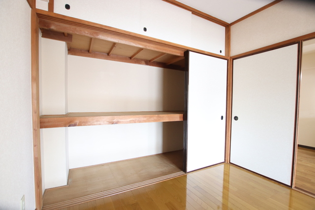 収納　壁一面の収納　布団や季節物まで収納できそうです♪
