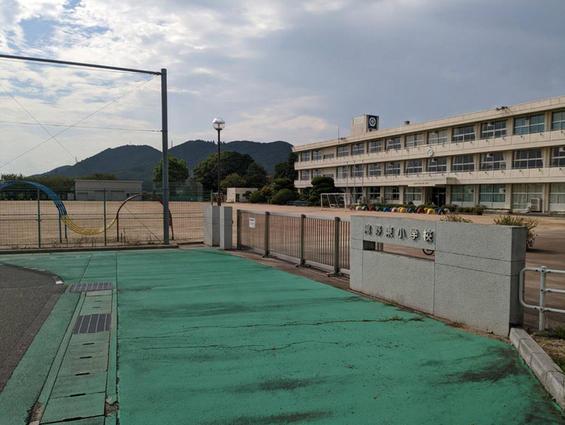小学校　滝野東小学校（小学校）まで725m