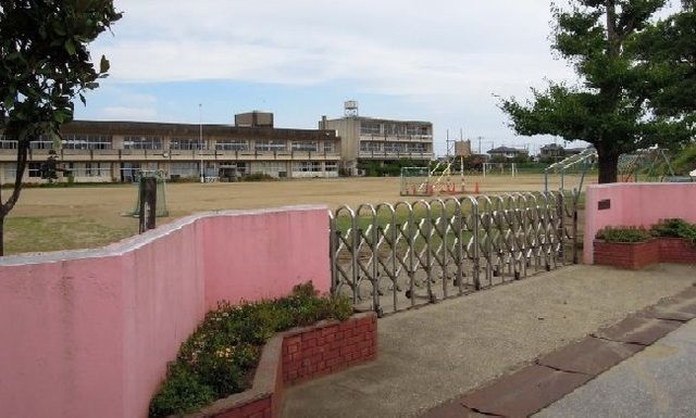 小学校　市立中の島小学校（小学校）まで700m