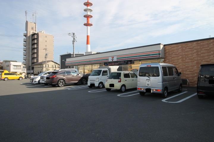 コンビニ　セブンイレブン（コンビニ）まで412m