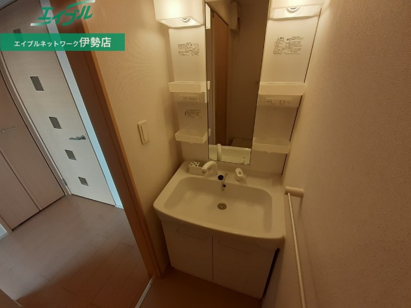 洗面設備　反転タイプ参考写真