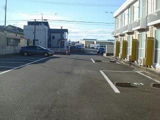 駐車場　駐車場は全部で12台分です。