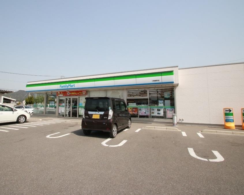 コンビニ　ファミリーマート下関横野店（コンビニ）まで220m