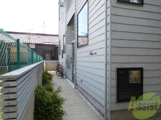 エントランス　築浅なので綺麗です。