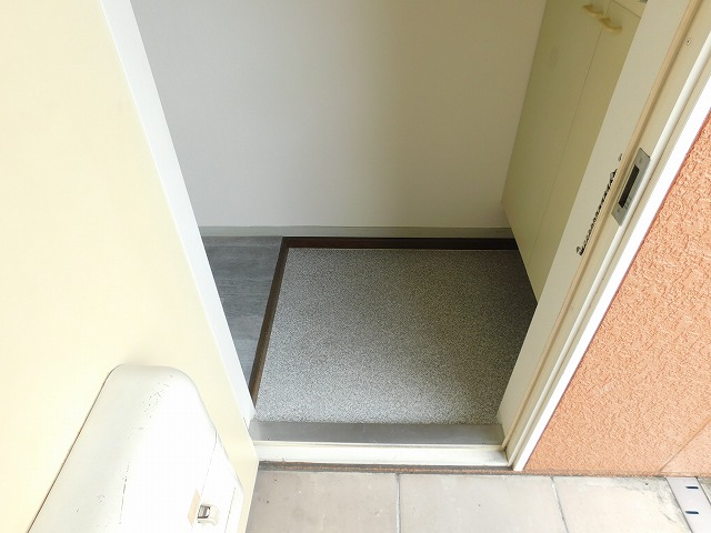 玄関　※同建築会社施工別物件参考写真