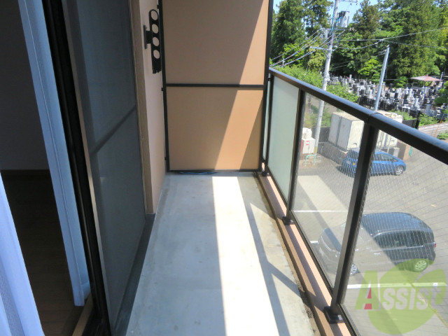 バルコニー　バルコニーが付いて晴れたは洗濯物が干せますね