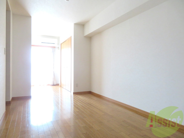 居室・リビング　こちらのリビングは９．２帖のフローリングになりますね。