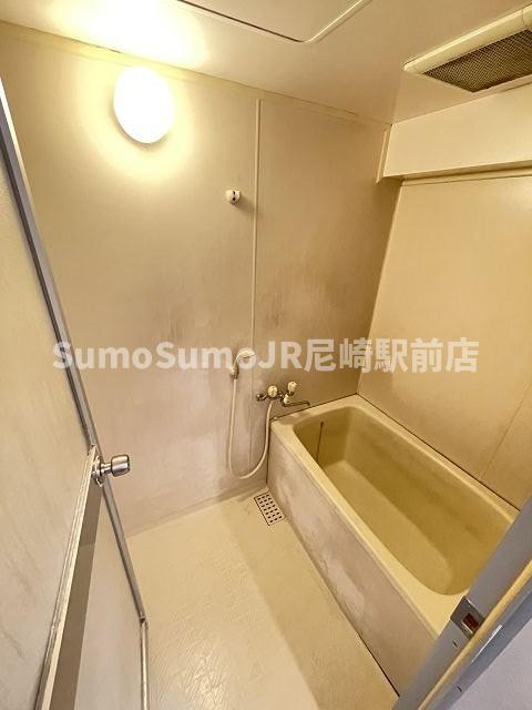 バス・シャワールーム　コンパクトで使いやすいお風呂です