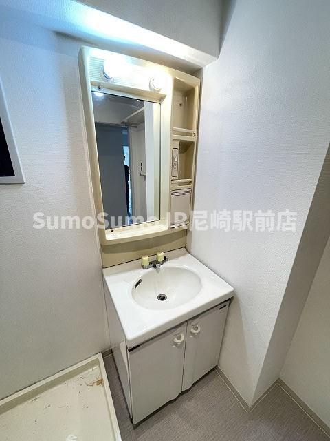 洗面設備　独立洗面台あり、毎朝おしゃれに忙しい女性の方におすすめです