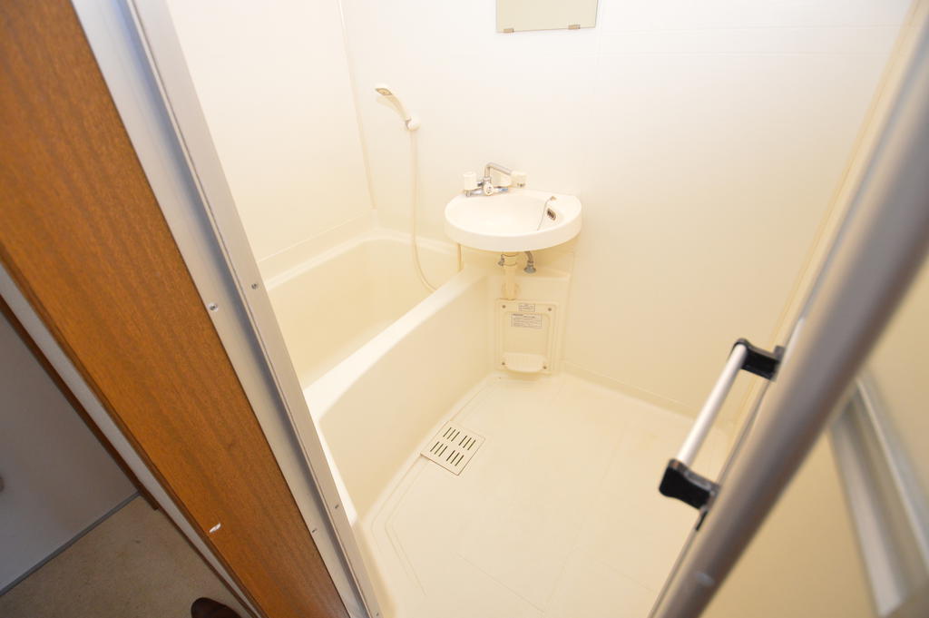 バス・シャワールーム　（参考）他室の写真を使用しています。現況優先となります。