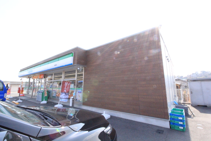 コンビニ　ファミリーマート琴浦西店（コンビニ）まで538m