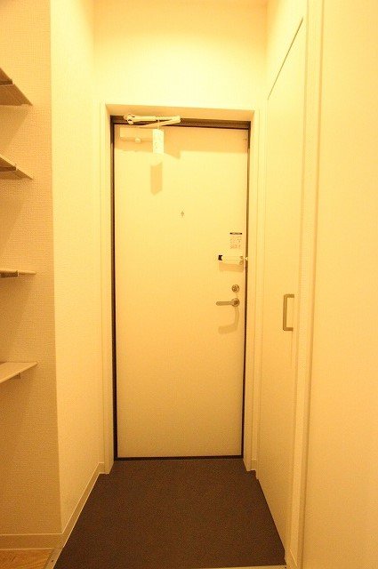 玄関　同物件、別号室のものです。