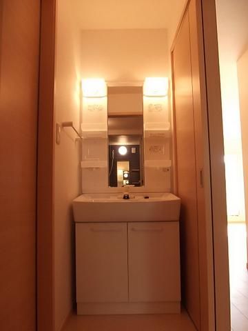 洗面設備　人気の独立洗面台です