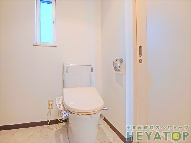 トイレ　温水洗浄便座