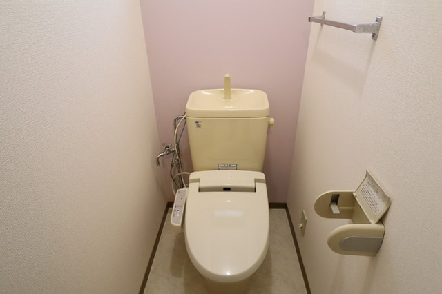 トイレ　温水洗浄便座