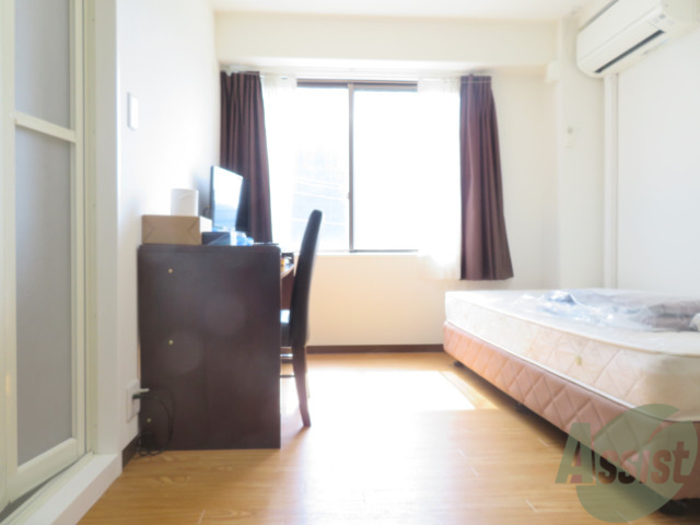 居室・リビング　陽の光が差し込む明るいお部屋は気持がいいですね～