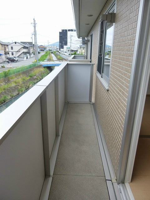 バルコニー　※参考画像　こちらの写真は202号室です。