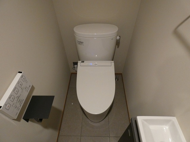 トイレ　トイレ