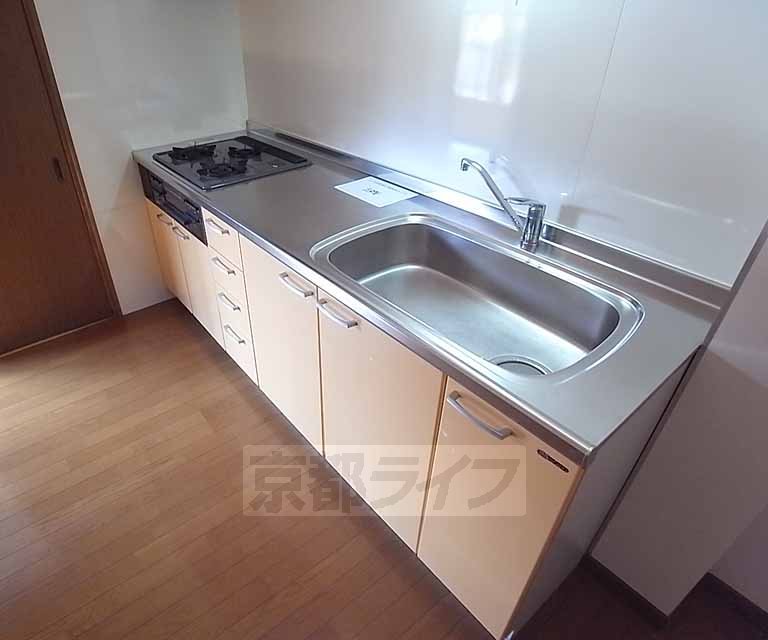 キッチン　使いやすい広さのシステムキッチンです