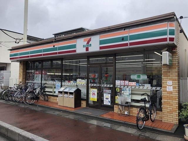 コンビニ　セブンイレブン（コンビニ）まで400m