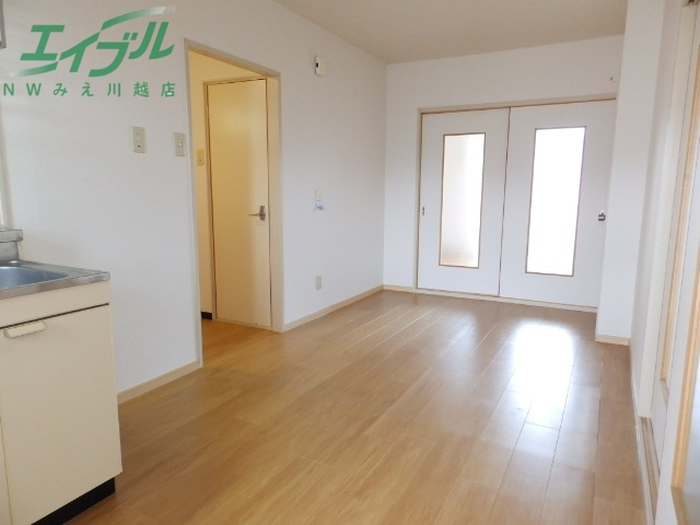 居室・リビング　同物件別室の画像です